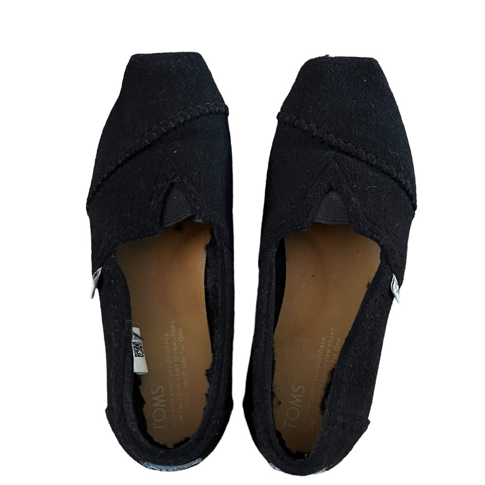 TOMS Classic Black Wool/Faux Shearling Woman’s Size: 5.5 US